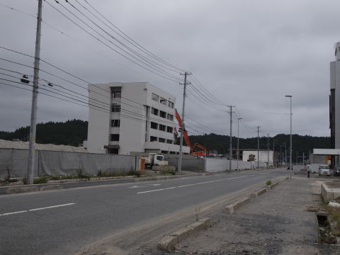 写真A-6　解体中の公立志津川病院