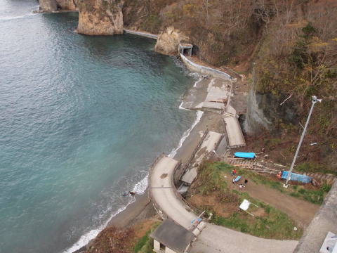 写真2　浄土ヶ浜の海岸道路