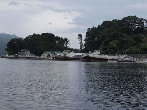 写真A-4　破損・転覆船舶か