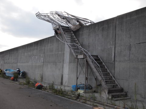 赤浜　防潮堤の昇降階段