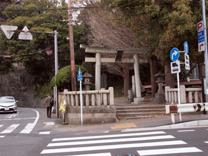写真2　龍口明神社の跡地　鳥居や社殿はそのまま残っている