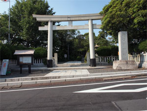 写真5　遷座先の龍口明神社社殿