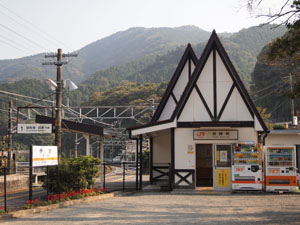 JR谷峨駅
