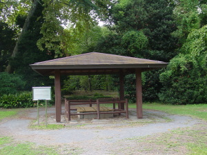 大震火災記念石と案内板
