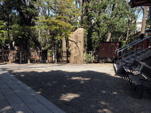 写真3　復興記念碑全景