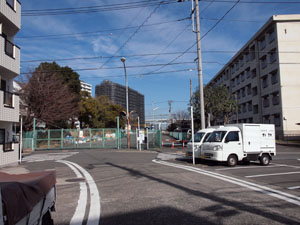 写真13　この付近に東泉橋があった