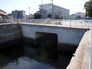写真18　小湊橋を下流側から望む