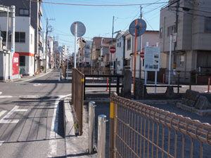 写真7　千代崎川跡の公園と西ノ谷橋と上野橋のモニュメント