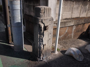 写真6　宮前橋の親柱