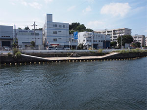 写真5　荷揚げ場（掘割川右岸天神橋上流側）