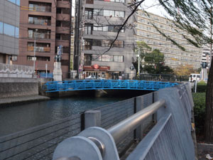 写真24　上流側より浅山橋を望む