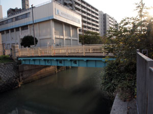 写真18　石崎橋を下流側から望む