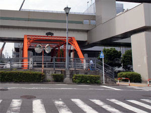 中村町側より浦舟水道橋を望む