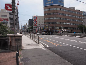 写真22　長者橋の親柱（右岸下流側）