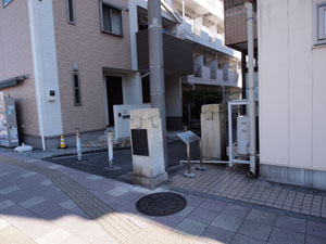 写真4　大和橋（やまとばし）の親柱