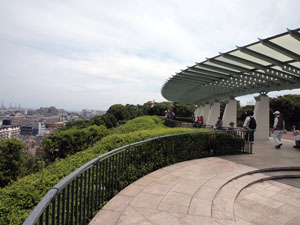 写真2　港の見える丘公園の崖側先端部