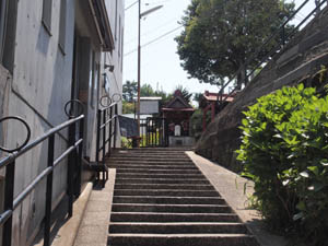 大丸谷震災地蔵尊　遠景