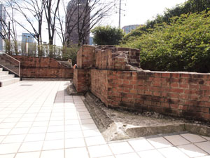 写真5　二代目横浜駅舎の遺構の状況