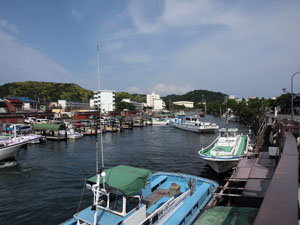 写真2　夫婦橋から平作川の下流方向を望む