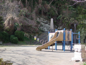 港町公園と大震災遭難者供養塔