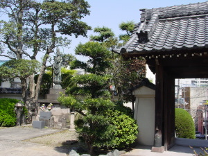 山門と聖観音菩薩像