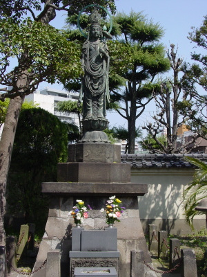 聖観音菩薩像（震災記念観音）