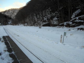 平津戸にある51キロポスト。かつてはSLの転車台もあったという。