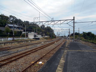 岩舟のホームの先端。大雪が止んだ翌朝に明里が見送る姿は「秒速5センチメートル」では象徴的なシーンだ。