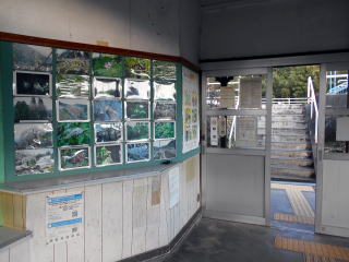 上呂の切符売り場だった場所はミニギャラリーと化している。