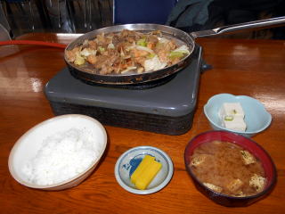 「孤独のグルメ」に登場した、上呂の駅近くにある大安食堂の看板メニューである、とんちゃんとけいちゃん