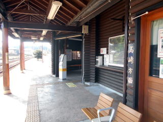 ���O�n�E�X�̉w�ɂ̉��ɂ͌Â��w����Suica�̊Ȉ�IC���D�@�����݂���B