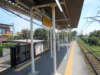 寒川神社の参拝客に対応するために設けられた宮山の出入口