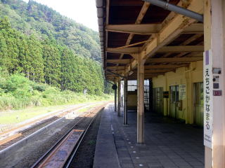 �z����ۂ̃z�[���B�ʐ�����p�~���ꂽ���A�č���̔鋫�w�ƌ����΂��������m��Ȃ��B