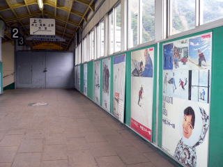 �א������ɓ\���Ă���̂̃|�X�^�[