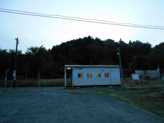 貨車駅の幌糠。駅裏のバイパス沿いにはトイレ付きの車用の休憩所が備わっている