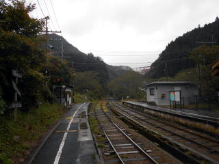 出雲坂根のホームから上方に三井野大橋が見える。
