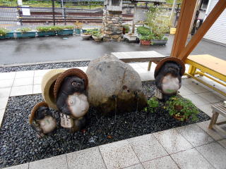 出雲坂根の名物となっている延命水。遠方から汲みに来る人もいるほどの名水である。