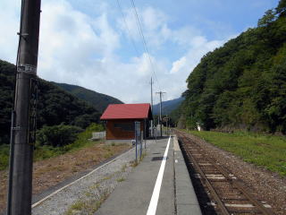 こんな秘境駅でも、観光地を控えているせいか、臨時のSLが停車する。