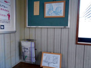 上盛岡の駅ノート。ノートの間では有名な絵師さんの絵が額に入れて飾られている。