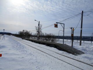 板張りホームの南幌延。開業時から無人駅となっている。