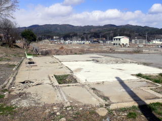 鹿折唐桑の駅舎は震災後も残っていたが、倒壊の恐れがあるとして取り壊されてしまった。