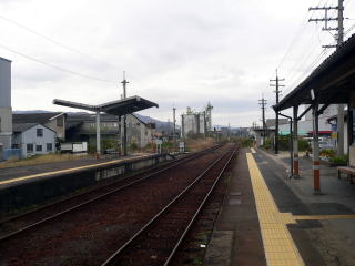 ���ÎR�̃z�[���B�Q�̘H���̐ڑ��w�Ƃ͊������Ȃ��B