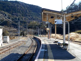 甲斐常葉のホーム。ゆるキャン△に登場する本栖高校の最寄り駅となっている。