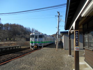 上厚内に到着した、根室本線の普通列車。この光景が見られるのも後わずかだ。
