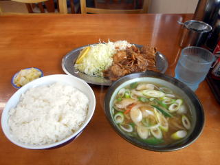 「孤独のグルメ」に登場した舞木ドライブインの焼肉定食。色々と量が半端ない大盛好きにはたまらないお店である。