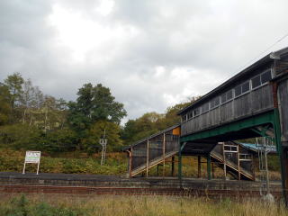 小沢の跨線橋は非常に味がある。