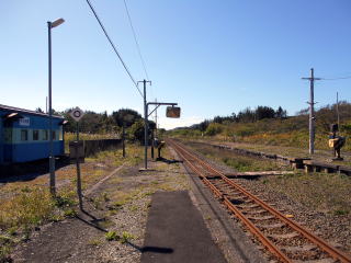 中ノ沢のホーム。非電化の複線区間内にある駅だ。