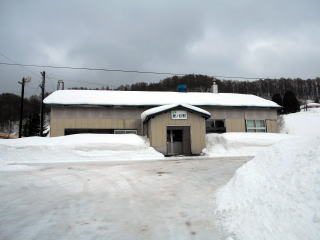 かつては夕張鉄道も接続していた鹿ノ谷の駅舎