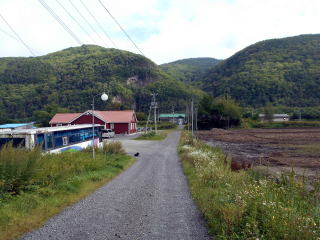 ������̉w�O�̓��H