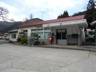 浜原の駅舎。かつては三江北線の終着駅だった。